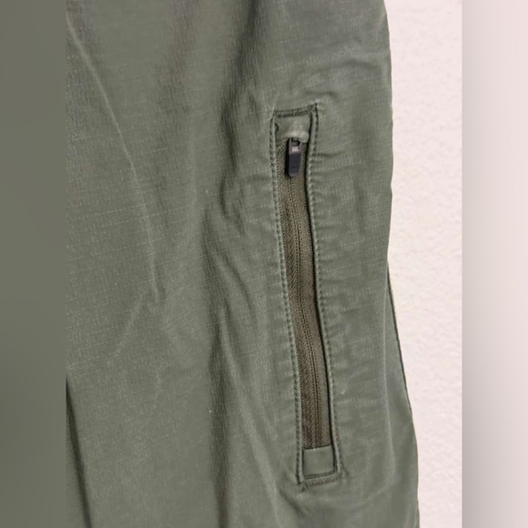 Vuori Men's Green Pants - Picture 3 of 6